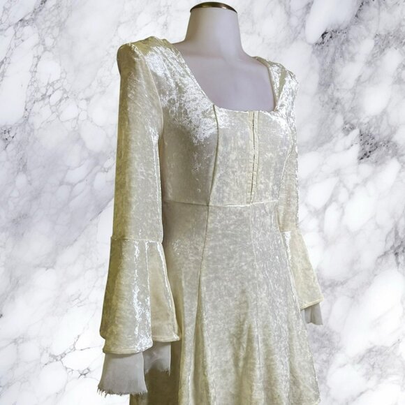 UNIF Poison Ivy Velvet Dress - Picture 6 of 12